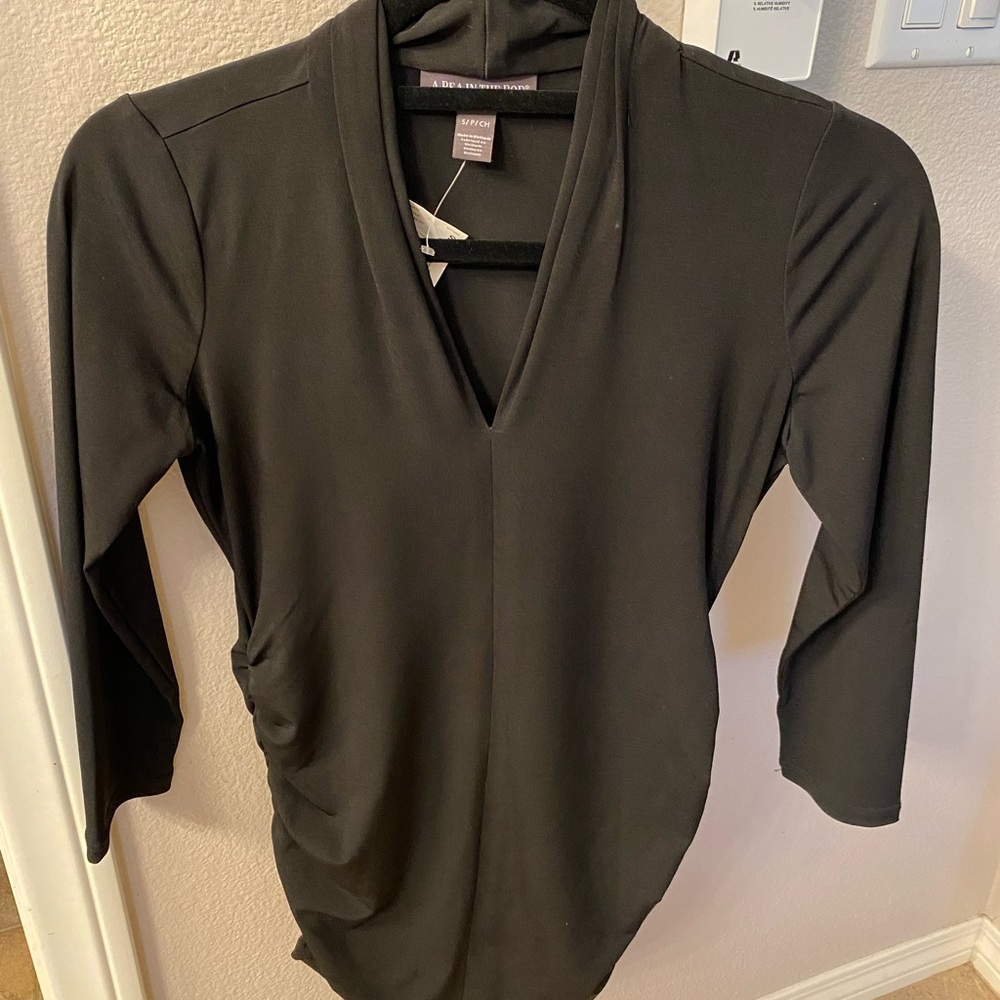 A pea in the pod small black 3/4 sleeve top ruched sides blouse date night